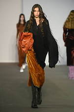 アクネ ストゥディオズ 2020年秋冬ウィメンズコレクション - 心地よい違和感が繋げる印象深さ｜写真9