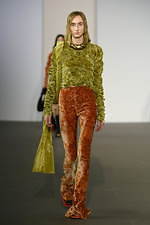 アクネ ストゥディオズ 2020年秋冬ウィメンズコレクション - 心地よい違和感が繋げる印象深さ｜写真18