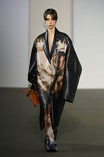 アクネ ストゥディオズ 2020年秋冬ウィメンズコレクション - 心地よい違和感が繋げる印象深さ｜写真23