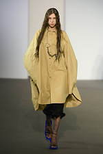 アクネ ストゥディオズ 2020年秋冬ウィメンズコレクション - 心地よい違和感が繋げる印象深さ｜写真32