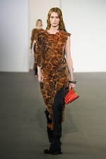 アクネ ストゥディオズ 2020年秋冬ウィメンズコレクション - 心地よい違和感が繋げる印象深さ｜写真54