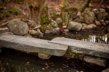 隈研吾の建築デザインホテル「ふふ 奈良」が奈良公園内に - “縁側”着想のリビングなど｜写真2