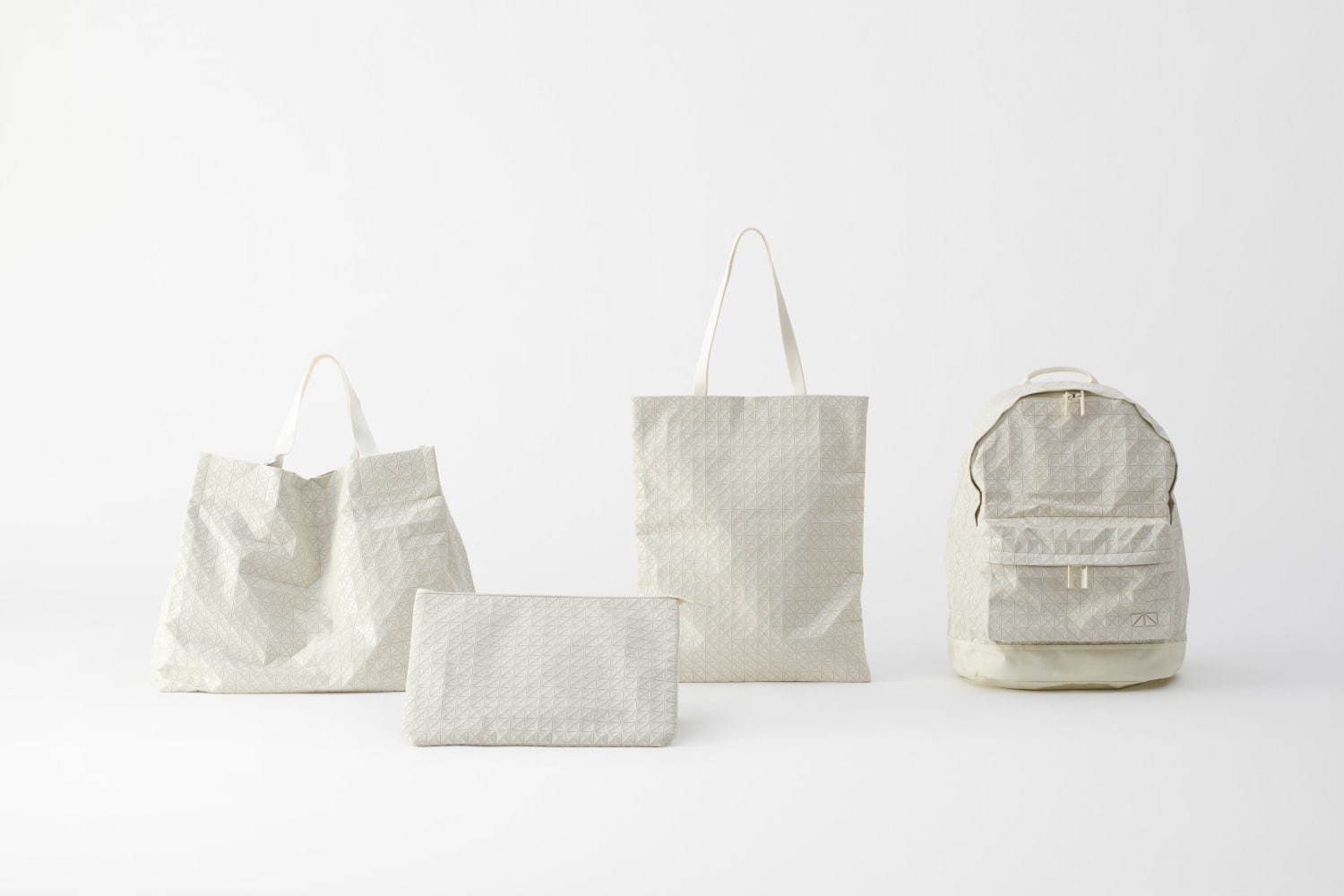 BAO BAO ISSEY MIYAKEの新作バッグ、春色トートバッグや鏡面×エナメル 