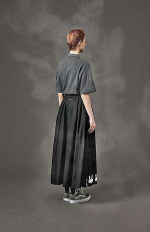 キューン(CUNE) 2020春夏コレクション  - テーマは喪中、皆が知るある人を偲んで｜写真14