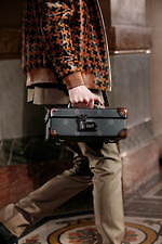 ベルルッティ初パターンキャンバスの新ライン誕生、グローブ・トロッターとのコラボトラベルケースも｜写真4