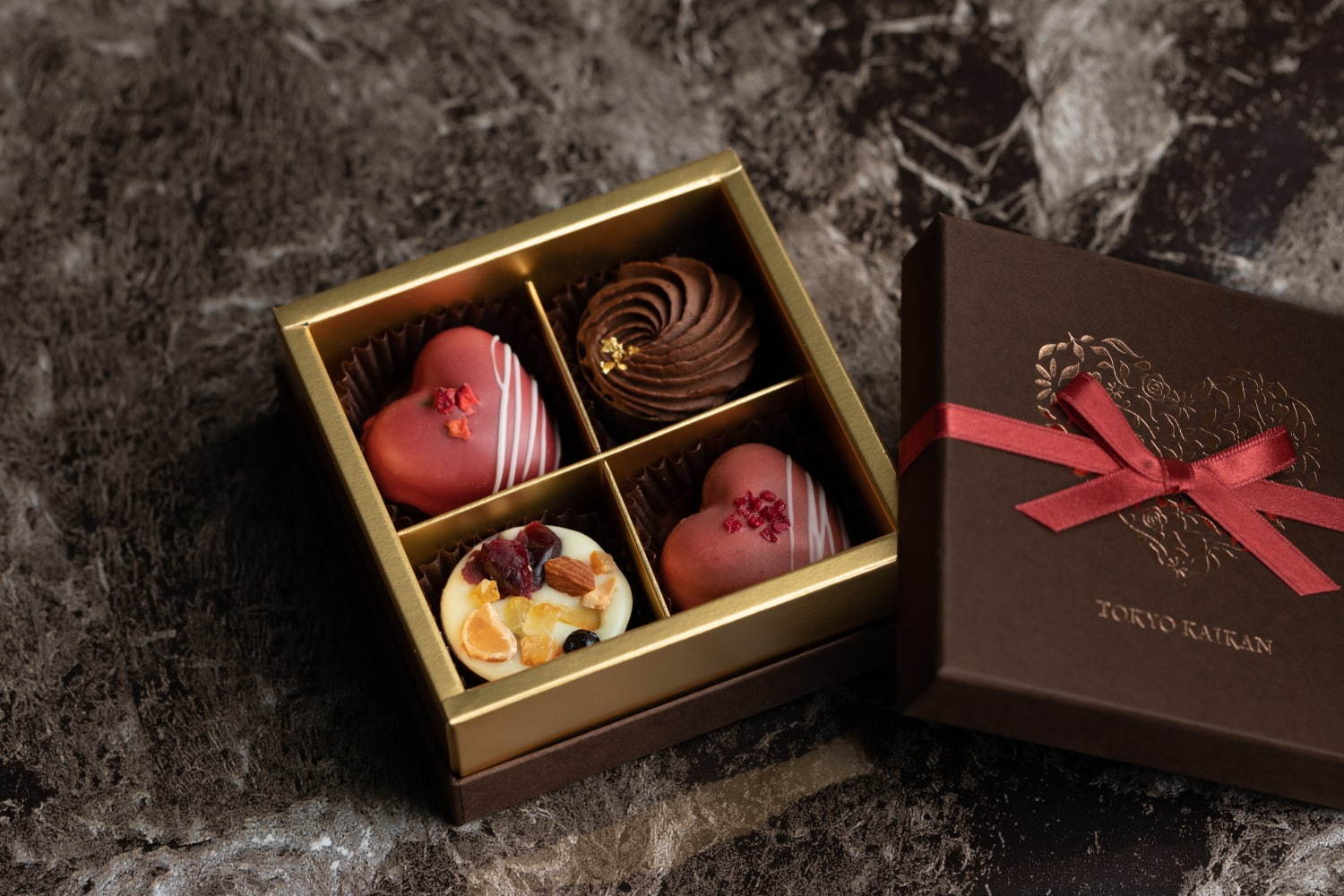 東京會舘のバレンタイン限定「マロンシャンテリーショコラ」ベルギー産チョコレートの生クリームを使用｜写真8