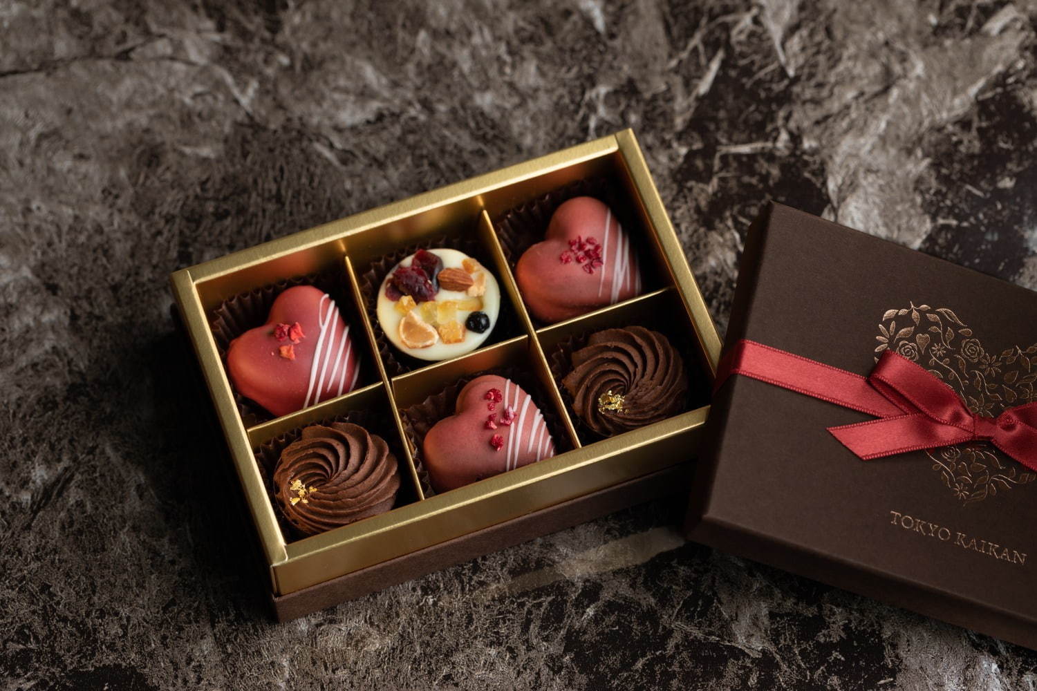 東京會舘のバレンタイン限定「マロンシャンテリーショコラ」ベルギー産チョコレートの生クリームを使用｜写真7