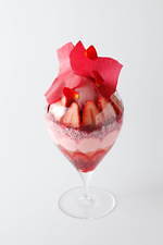 エンポリオ アルマーニ カフェ青山“ベリー×ルビーチョコレート”の2月限定パフェ｜写真6