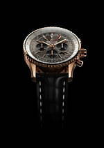 ブライトリングの腕時計「ナビタイマー」新作、複雑機構ラトラパンテ＆18Kレッドゴールドケース採用｜写真1