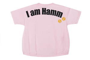 東京ディズニーリゾート年春の ピンク グッズ ブタの貯金箱 ハム 主役のtシャツなど ファッションプレス