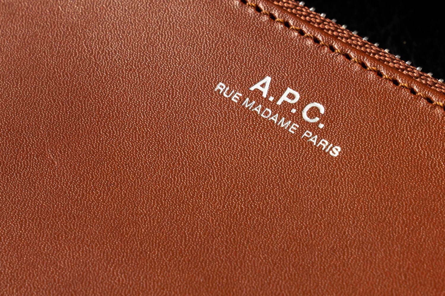 A.P.C.おすすめウォレット5選、シンプルなA.P.C.財布がなぜ人気？良コスパ上質レザーを比較｜写真33