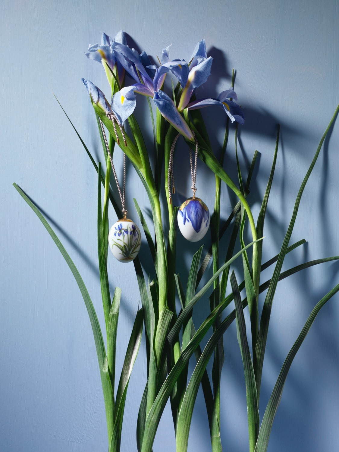 ロイヤル コペンハーゲン“花”に見立てたイースターエッグ、アイリスやチューリップを描いて｜写真2