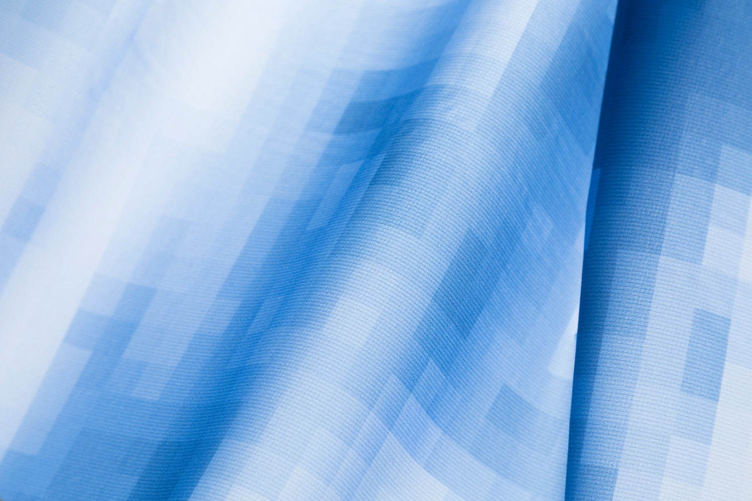 アンリアレイジ×トゥーアンドフローのレインコート＆レイングッズ、デジタル粒子の青空をプリント｜写真19