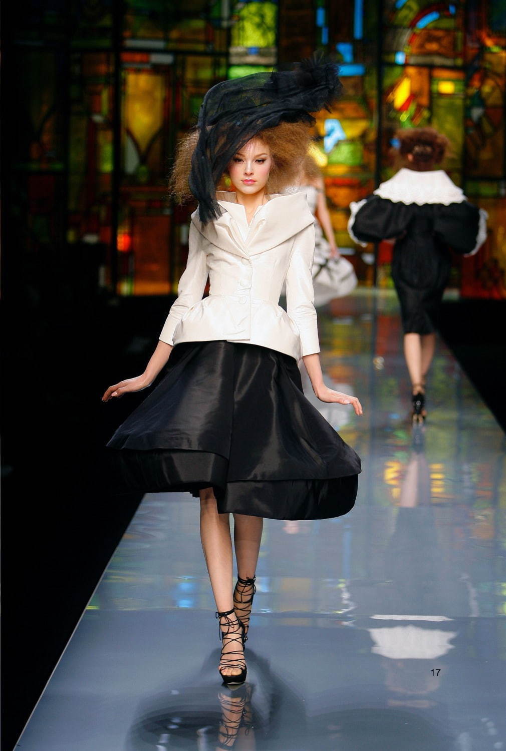 ジョン・ガリアーノ
Haute Couture Autumn-Winter 2009 collection.  
Christian Dior by John Galliano. 
© Guy Marineau