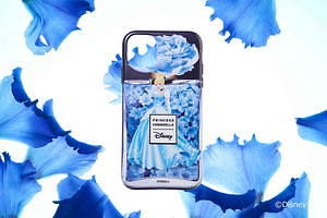 ディズニープリンセス主役の アイフォリア Iphoneケース ベルやシンデレラが 香水ボトル に ファッションプレス