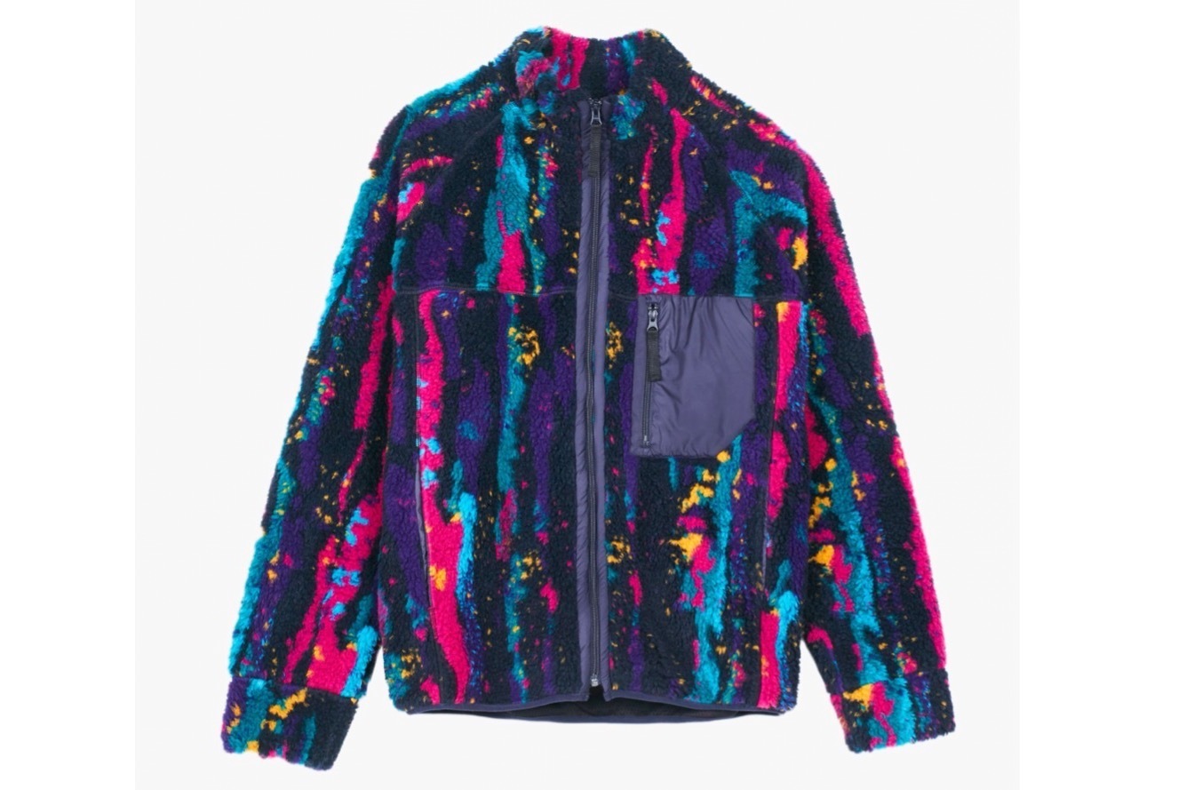 NBA｜スニーカーズエンスタッフ“ネオンカラー”の総柄フリースジャケット、バスケットボールにインスパイア