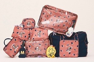 “スヌーピー×チョコチップクッキー”モチーフのスーツケース＆ポーチ、ジュエルナローズより