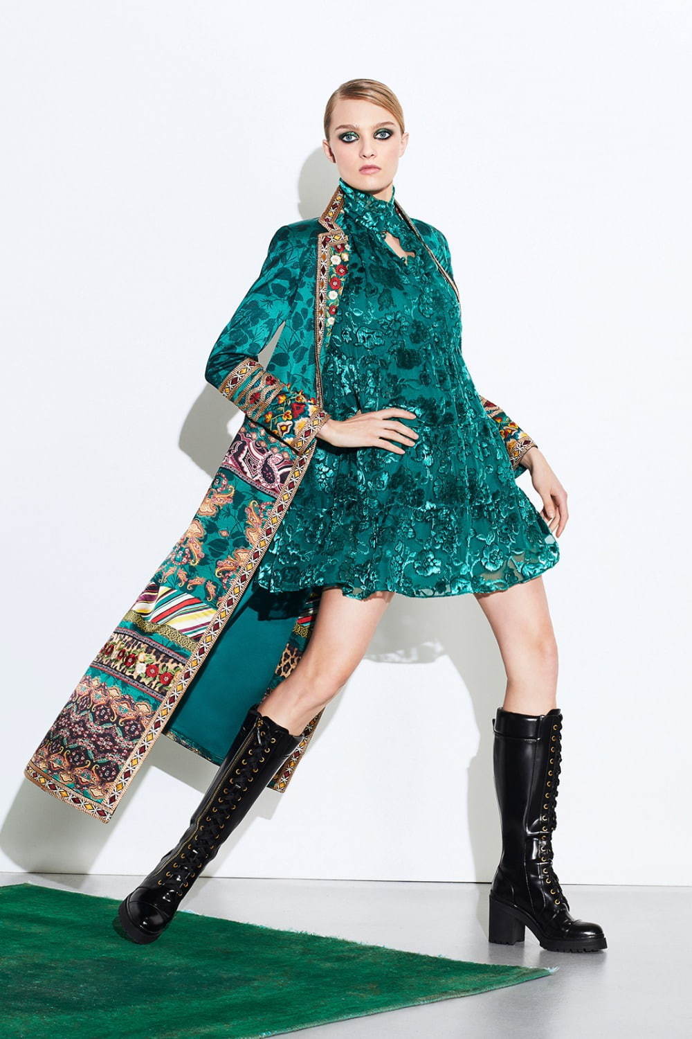 アリス アンド オリビア 2020年秋｜ ケープ