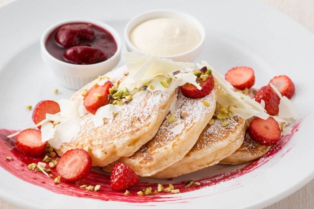 サラベス「ベリーホワイトチョコレートパンケーキ」ホワイトデーシーズン限定で発売