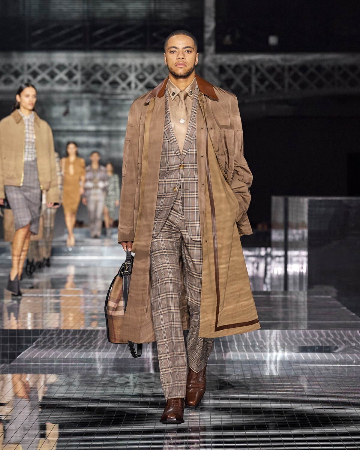 バーバリー(BURBERRY) 2020-21年秋冬メンズコレクション  - 写真3