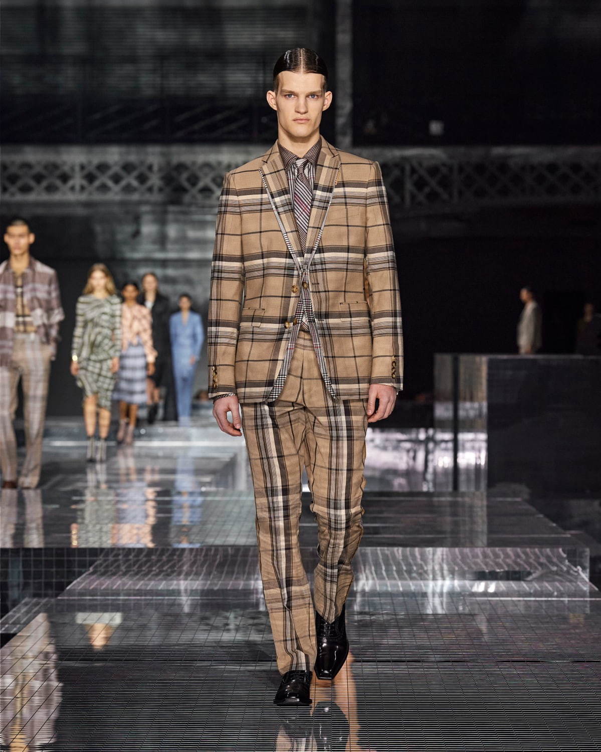 バーバリー(BURBERRY) 2020-21年秋冬メンズコレクション  - 写真5