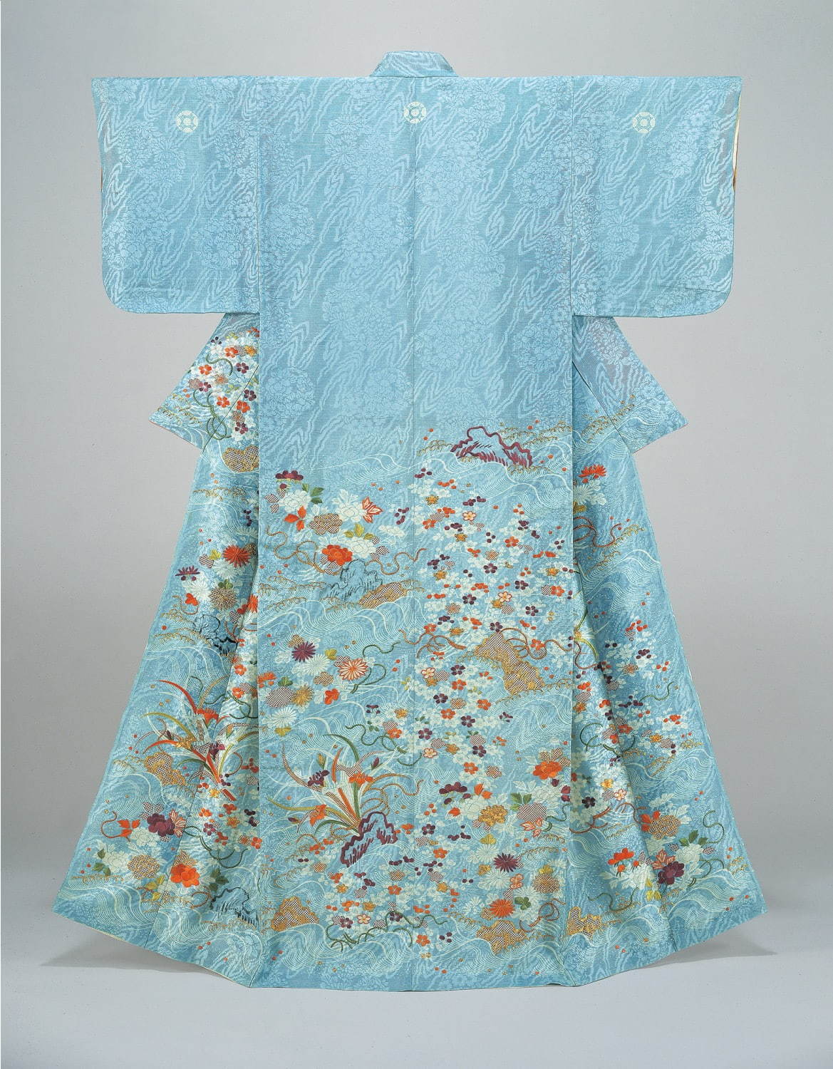 「浅葱紋絽地流水花束模様小袖」一領、江戸時代 18世紀後半~19世紀、サントリー美術館