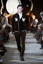 ミハラヤスヒロ 2013-14年秋冬メンズコレクション - チンピラの儚さと美意識を表現｜写真1