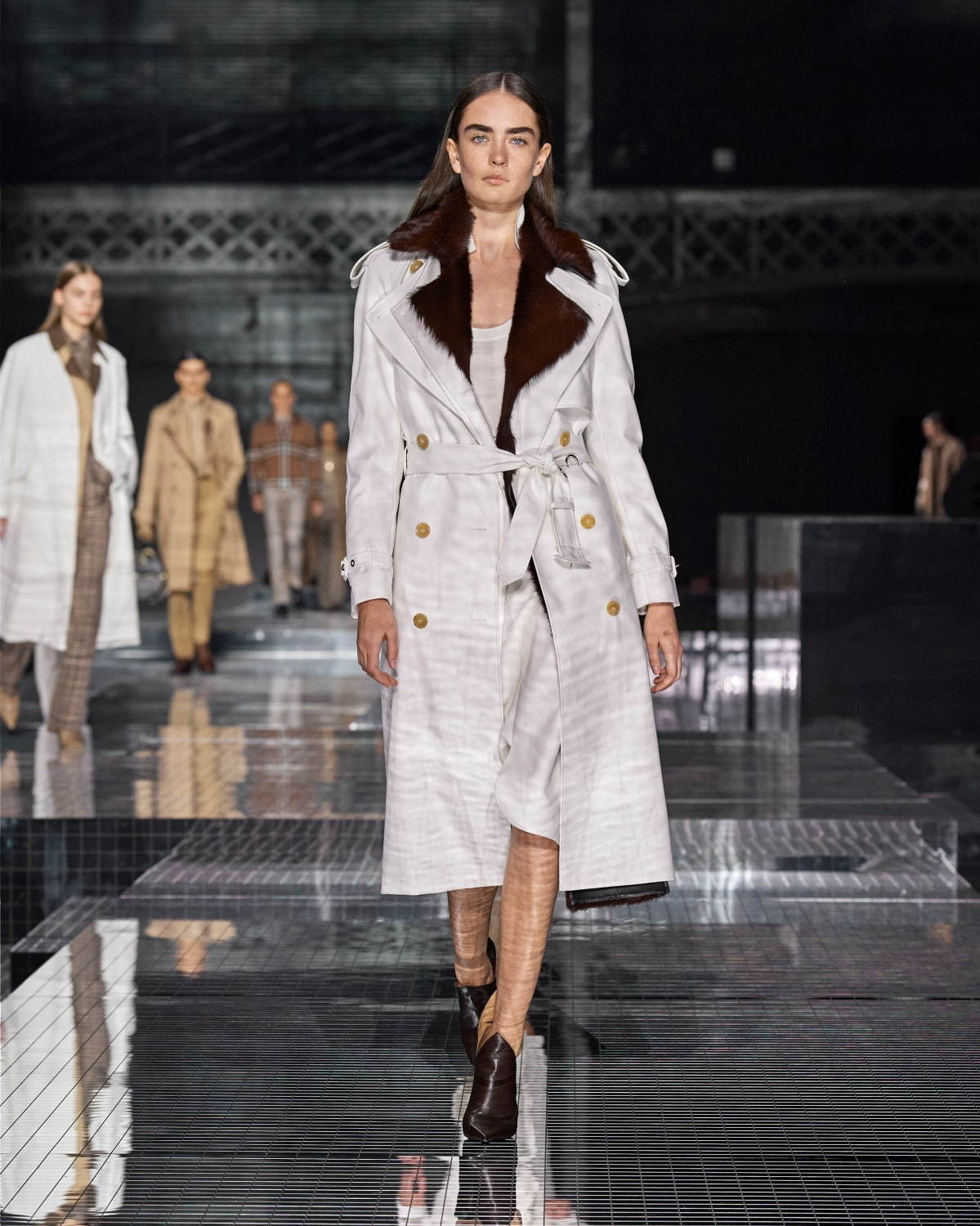 バーバリー(BURBERRY) 2020-21年秋冬ウィメンズコレクション  - 写真10