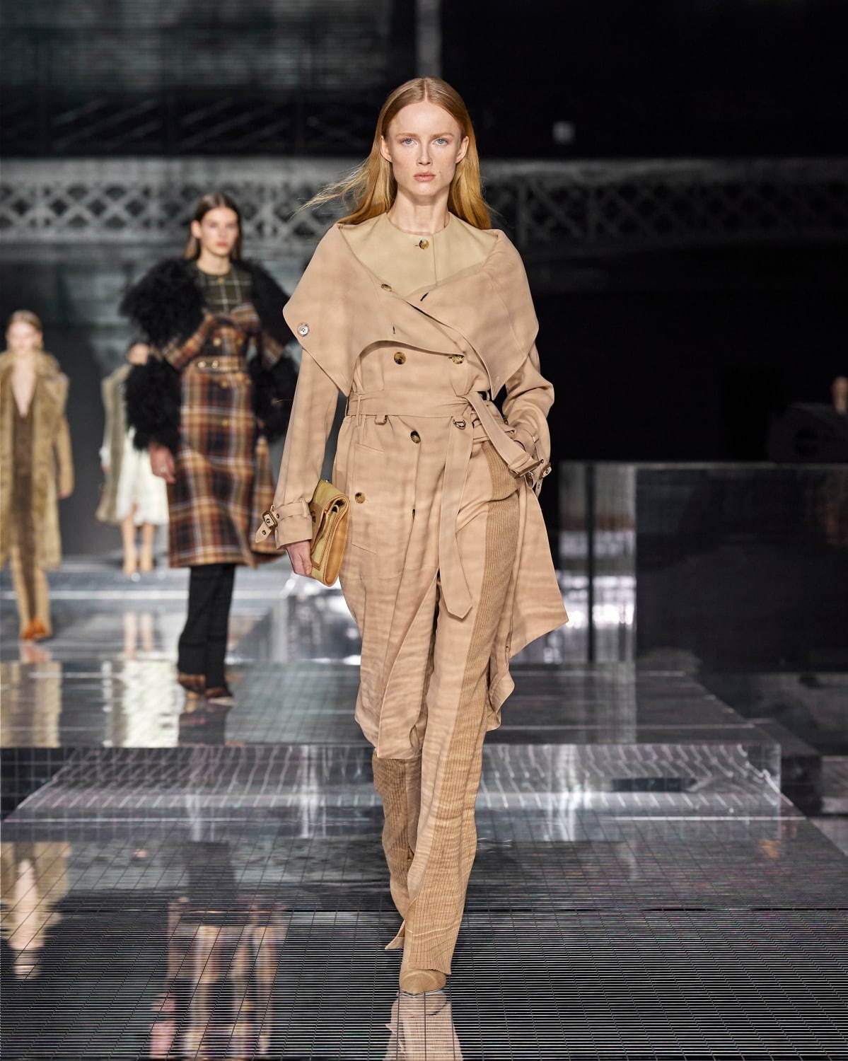 バーバリー(BURBERRY) 2020-21年秋冬ウィメンズコレクション  - 写真2