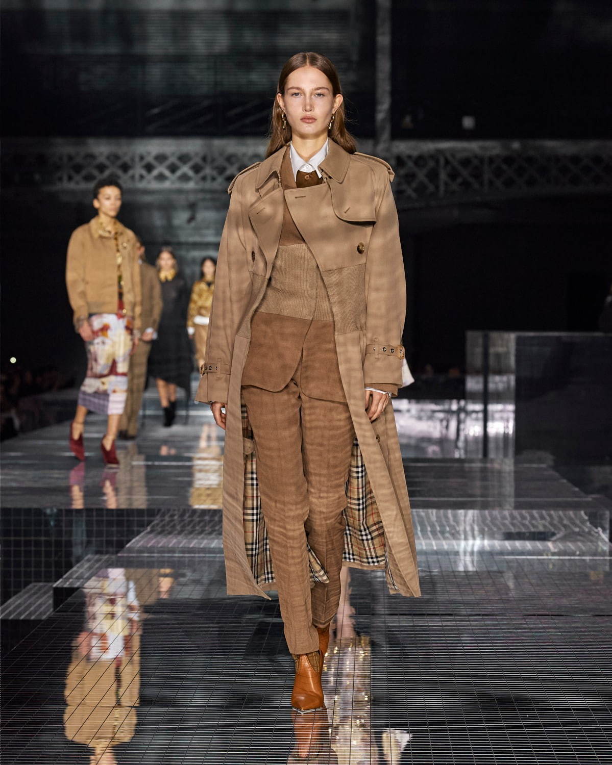 バーバリー(BURBERRY) 2020-21年秋冬ウィメンズコレクション  - 写真22