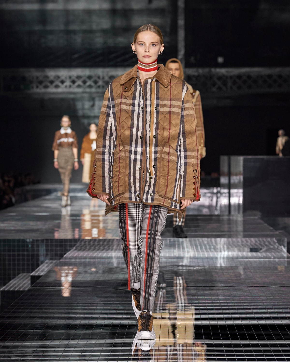 バーバリー(BURBERRY) 2020-21年秋冬ウィメンズコレクション  - 写真37