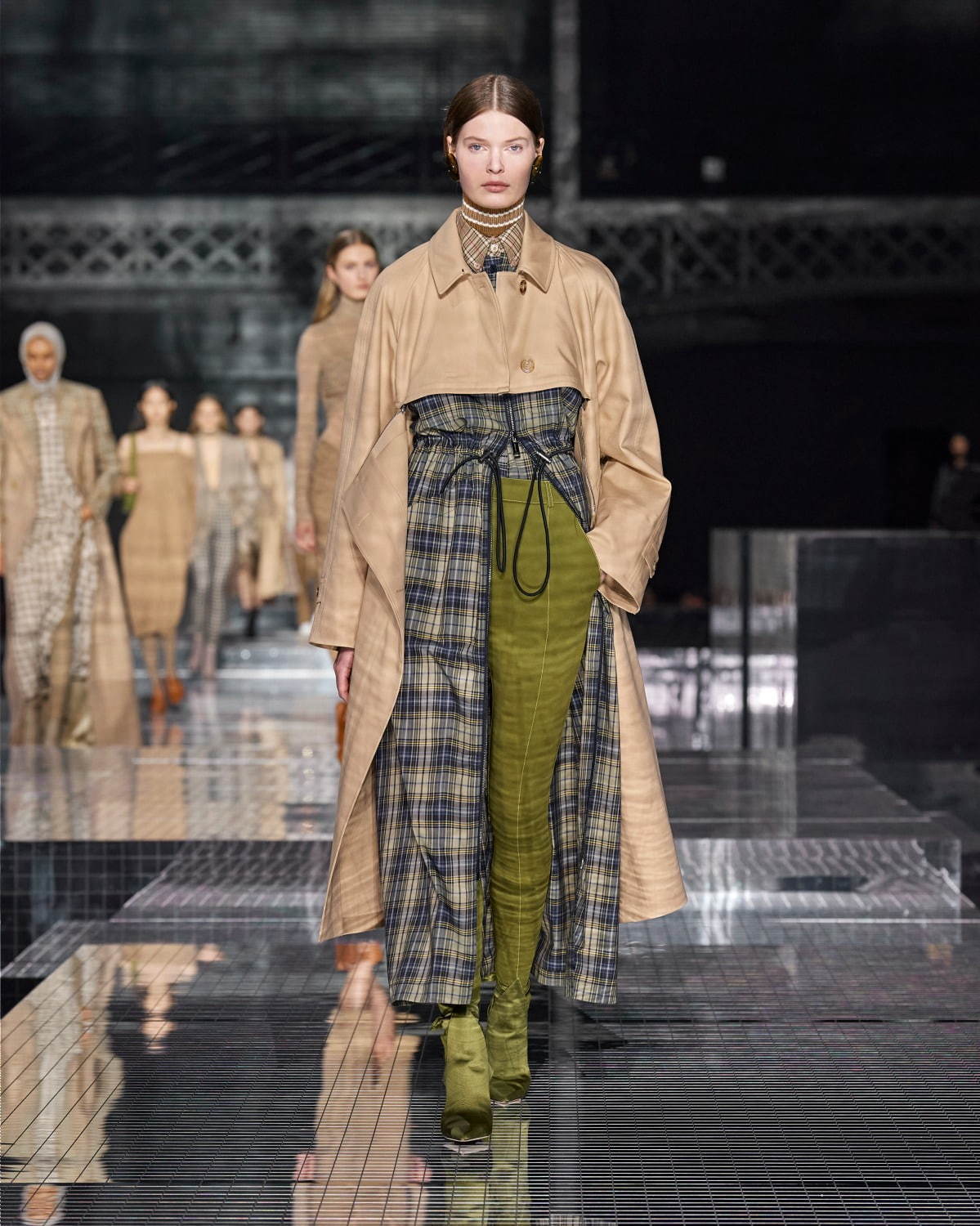 バーバリー(BURBERRY) 2020-21年秋冬ウィメンズコレクション  - 写真41