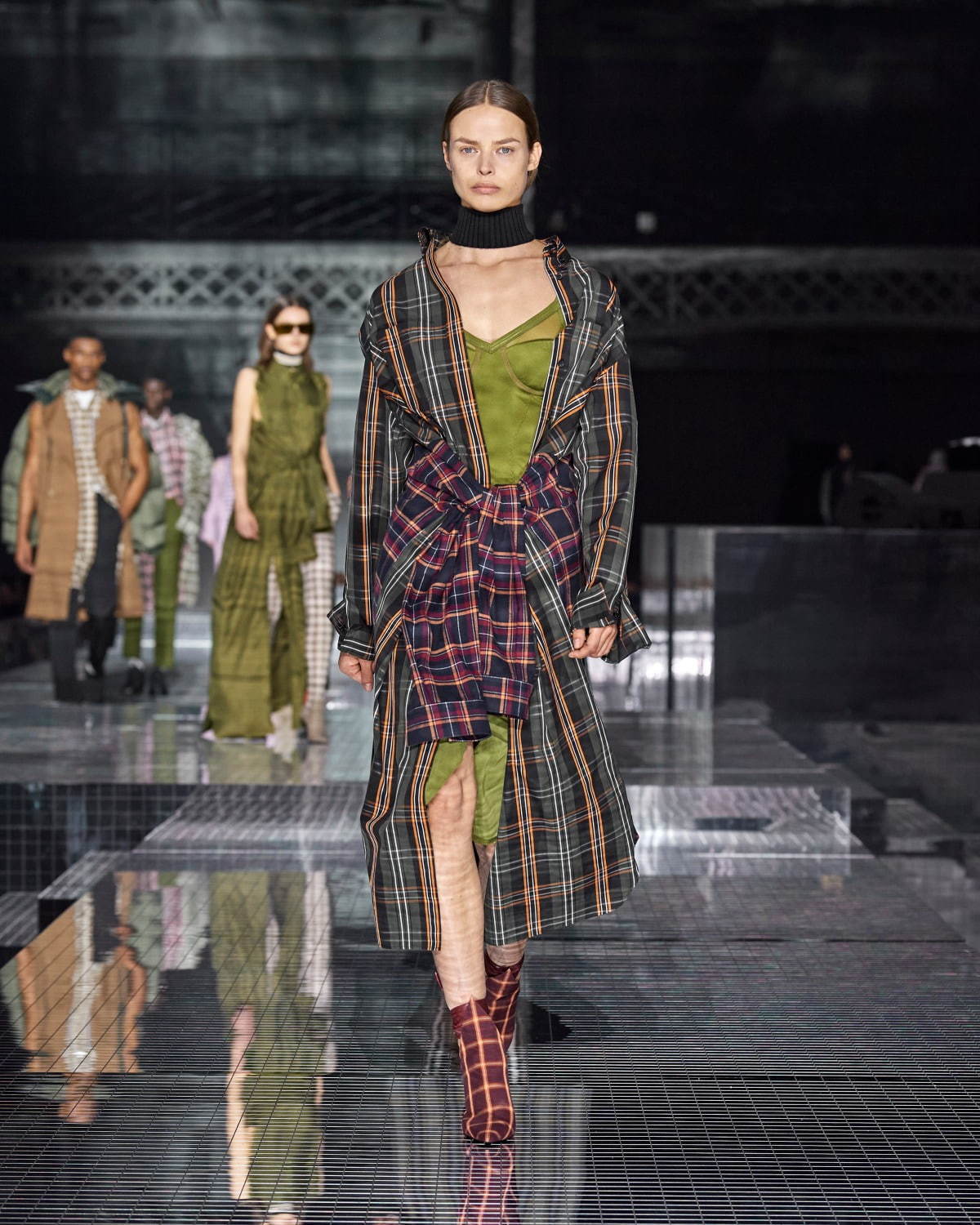 バーバリー(BURBERRY) 2020-21年秋冬ウィメンズコレクション  - 写真56