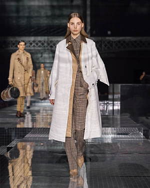バーバリー(BURBERRY) 2020-21年秋冬ウィメンズコレクション  - 写真12