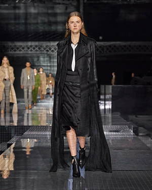 バーバリー(BURBERRY) 2020-21年秋冬ウィメンズコレクション  - 写真18