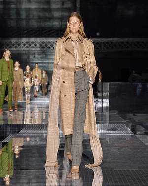 バーバリー(BURBERRY) 2020-21年秋冬ウィメンズコレクション  - 写真20