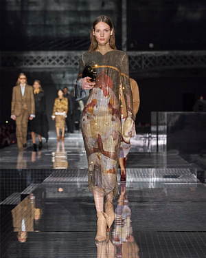 バーバリー(BURBERRY) 2020-21年秋冬ウィメンズコレクション  - 写真23