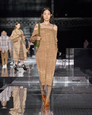 バーバリー(BURBERRY) 2020-21年秋冬ウィメンズコレクション  - 写真44