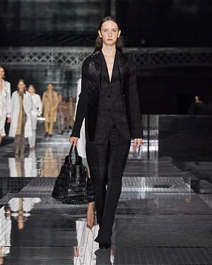 バーバリー(BURBERRY) 2020-21年秋冬ウィメンズコレクション  - 写真9