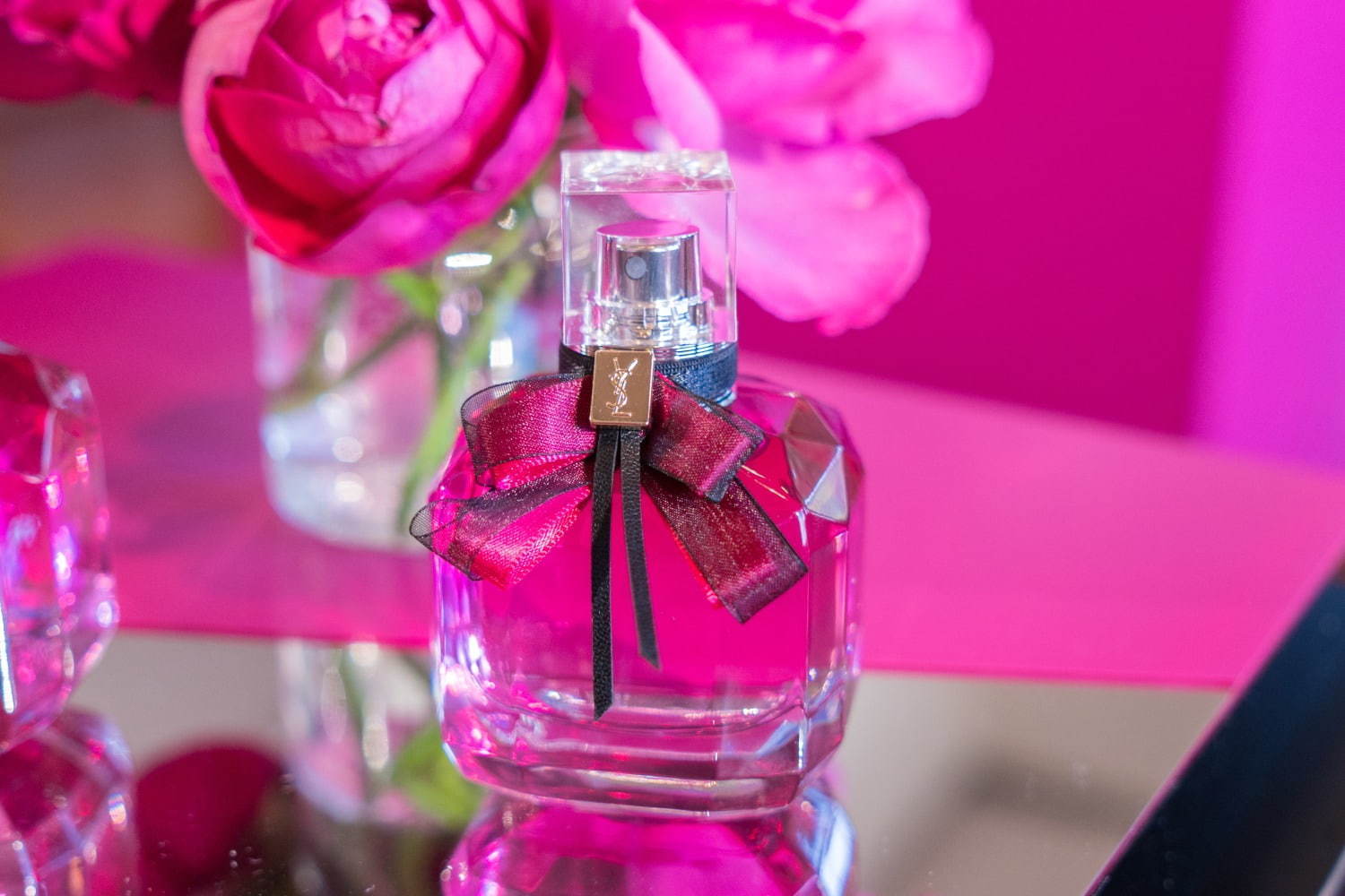 イヴ サンローラン モン パリ史上 最高峰 香水 アンタンス 甘く芳醇な2種のローズを追加 ファッションプレス