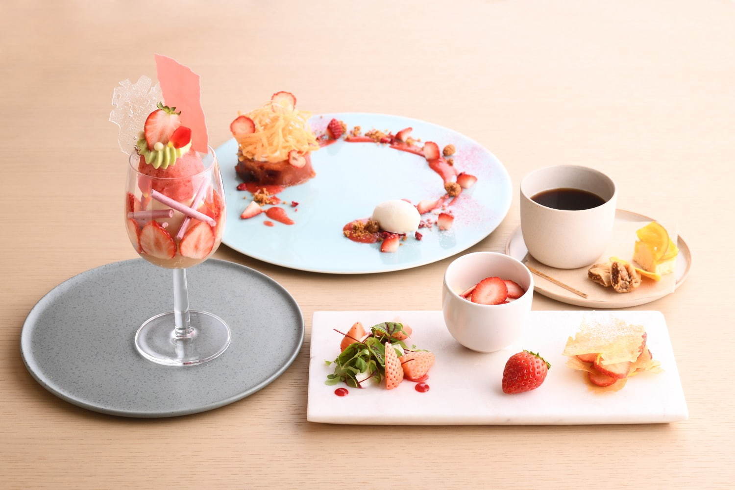 フルーツのコース料理専門店、銀座「フルーツサロン」に苺を贅沢に使った新作フルコース｜写真6