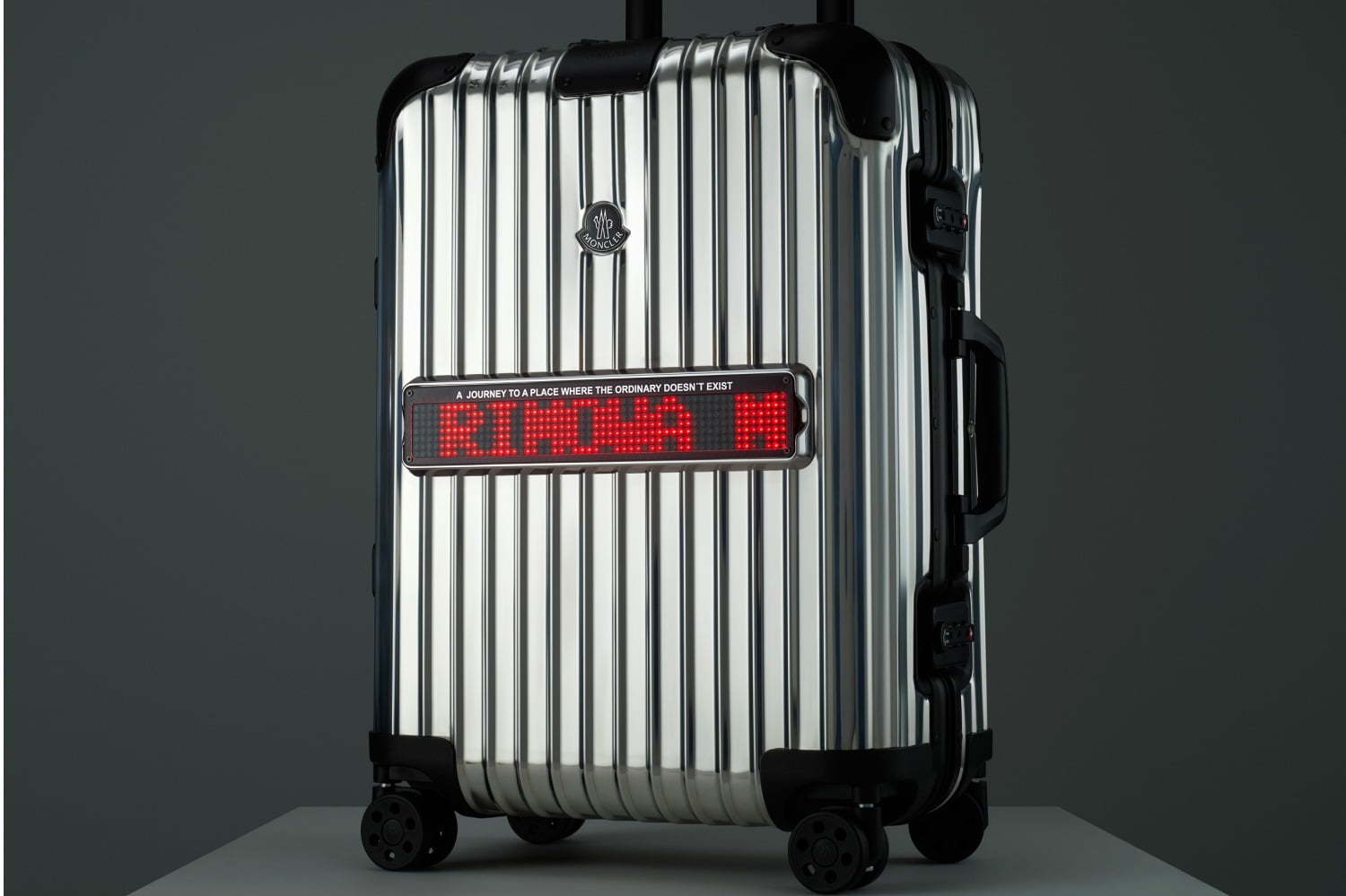 リモワ×モンクレールの“鏡のように輝く”コラボスーツケース、トラベル 