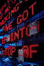 リモワ×モンクレールの“鏡のように輝く”コラボスーツケース、トラベルキット＆ラゲージベルト付き｜写真1