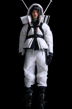 モンクレール ジーニアス 3 モンクレール グルノーブル – サンドロ・マンドリーノ(MONCLER GENIUS 3 MONCLER GRENOBLE – SANDRO MANDRINO) 2020-21年秋冬ウィメンズ&メンズコレクション  - 写真45