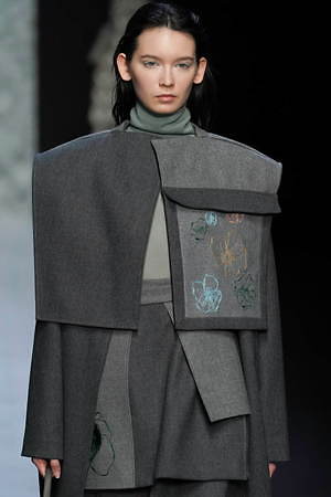 アンテプリマ 2020-21年秋冬コレクション - 白銀の荒野、自然の息吹｜写真15