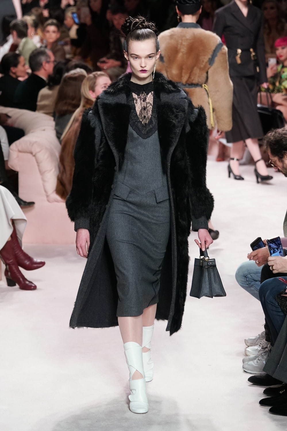 フェンディ(FENDI) 2020-21年秋冬ウィメンズコレクション  - 写真23