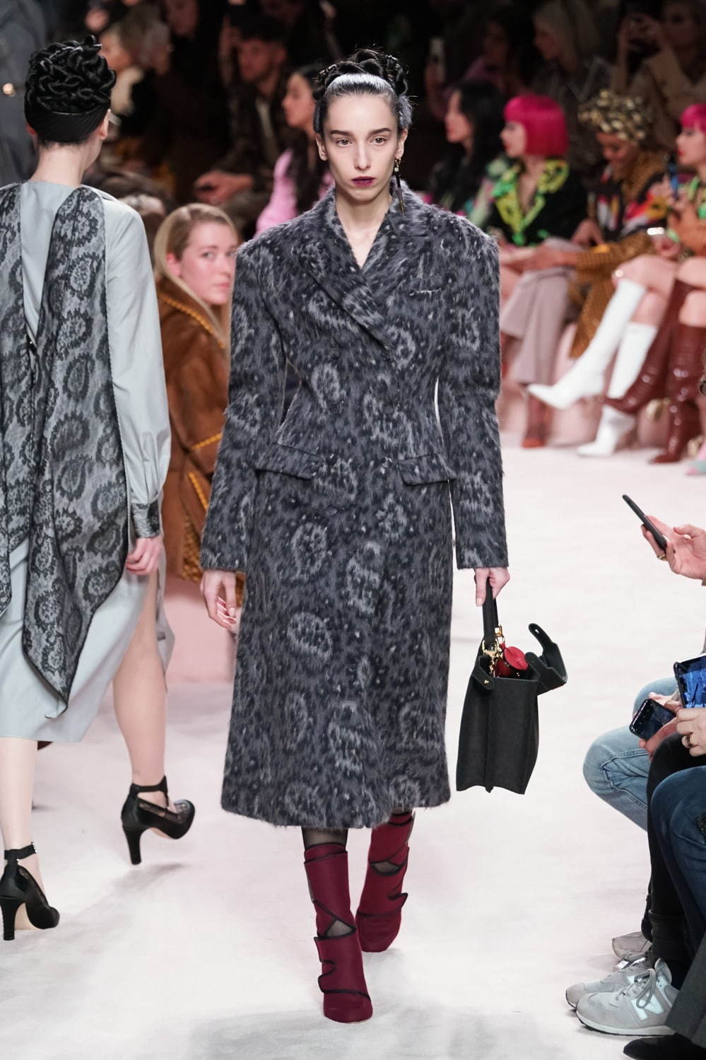 フェンディ(FENDI) 2020-21年秋冬ウィメンズコレクション  - 写真33