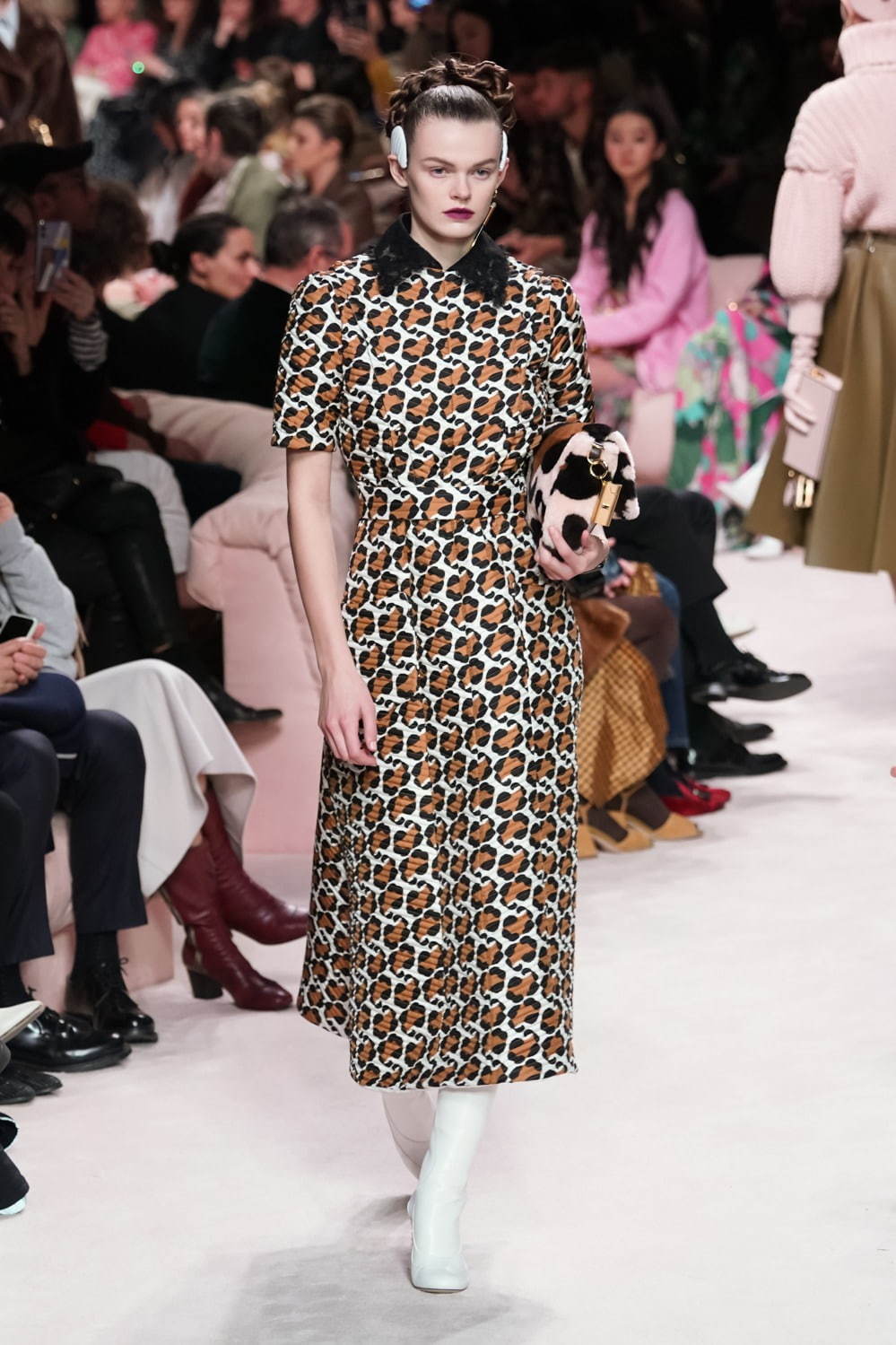 フェンディ(FENDI) 2020-21年秋冬ウィメンズコレクション  - 写真53