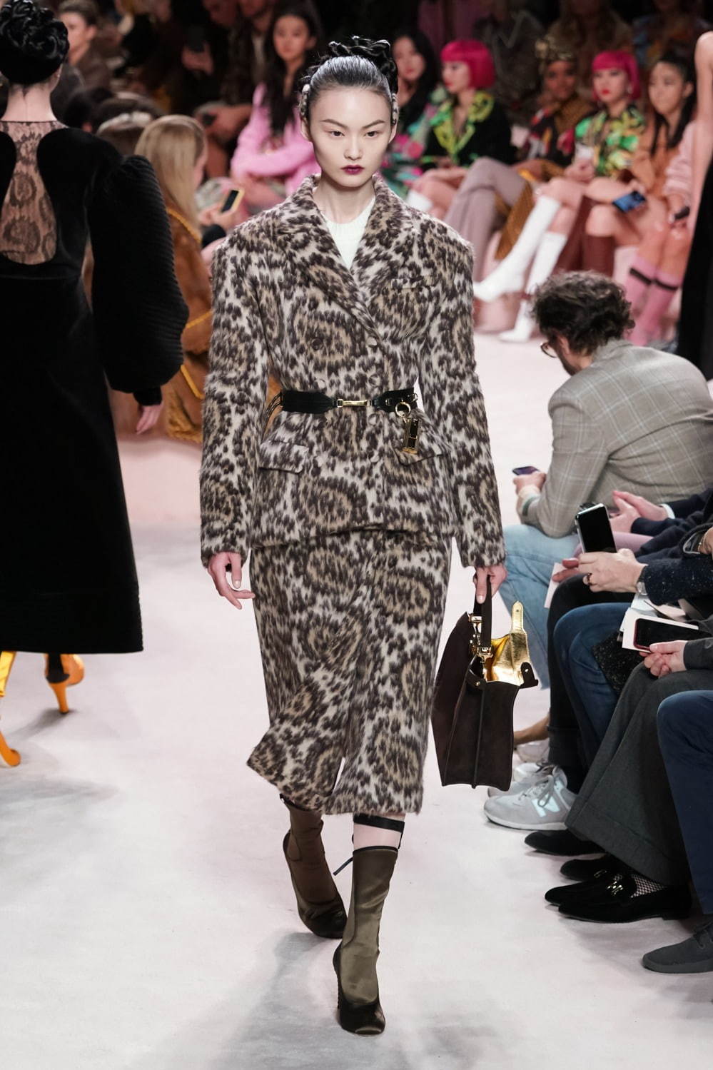 フェンディ(FENDI) 2020-21年秋冬ウィメンズコレクション シルエット - 写真38