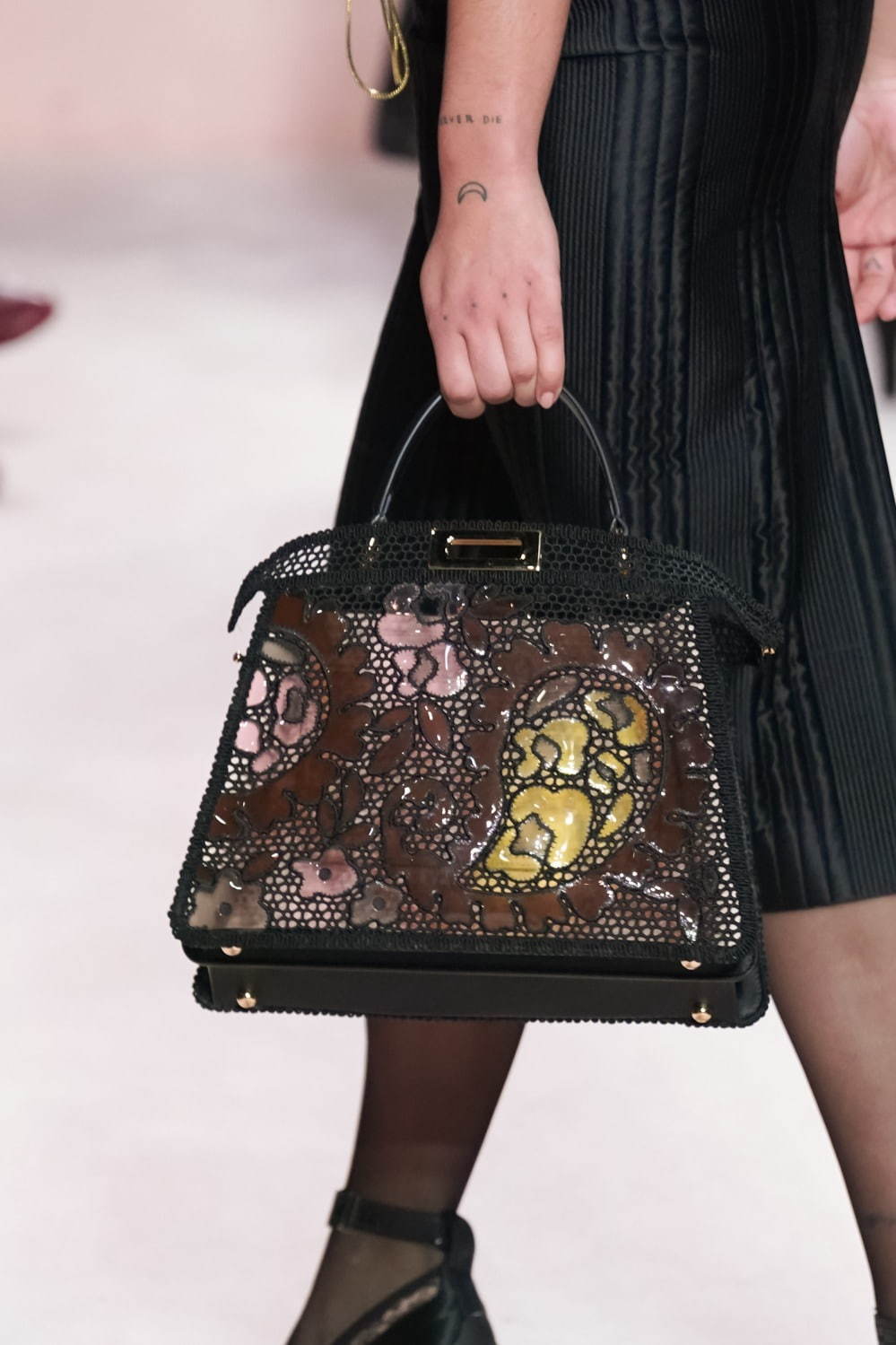 フェンディ(FENDI) 2020-21年秋冬ウィメンズコレクション ディテール - 写真41